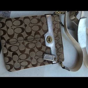 Coach Cross bag. Pre- owned but in great condition